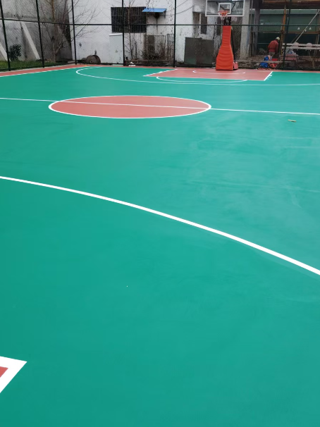 道外 球场长期使用易出现地面开裂